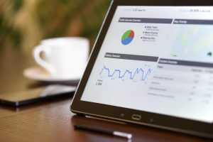 Home Illustratie van voordelen van het uitbesteden van email marketing aan een bureau met focus op expertise en resultaten