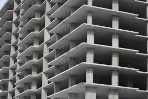 Home Overzicht van de Enschede vastgoedmarkt met diverse woningen en moderne architectuur in populaire wijken